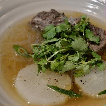 カルビ・タン　牛肋肉のスープ