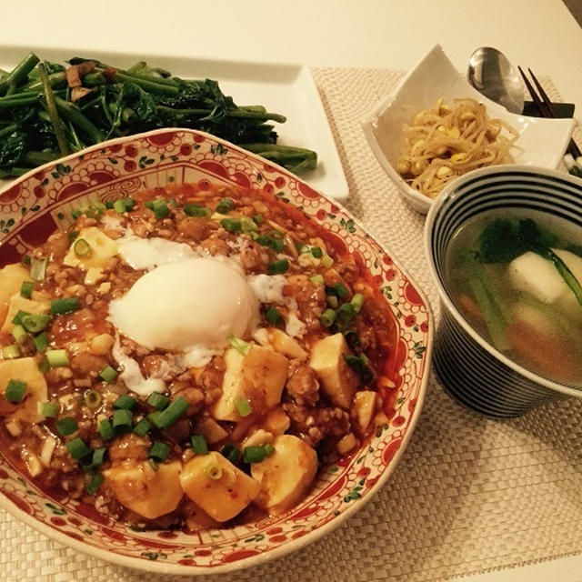 麻婆豆腐丼とか
