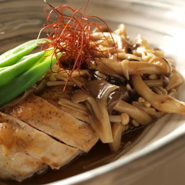 チキンのきのこオイ生姜あんかけ、とタイフーン。