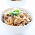 カシューナッツがいい感じ！【豚とナッツの中華風炊き込みご飯】