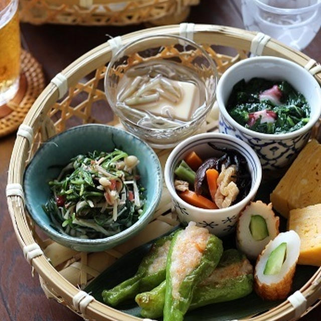 竹かごで。おつまみ盛り合わせ