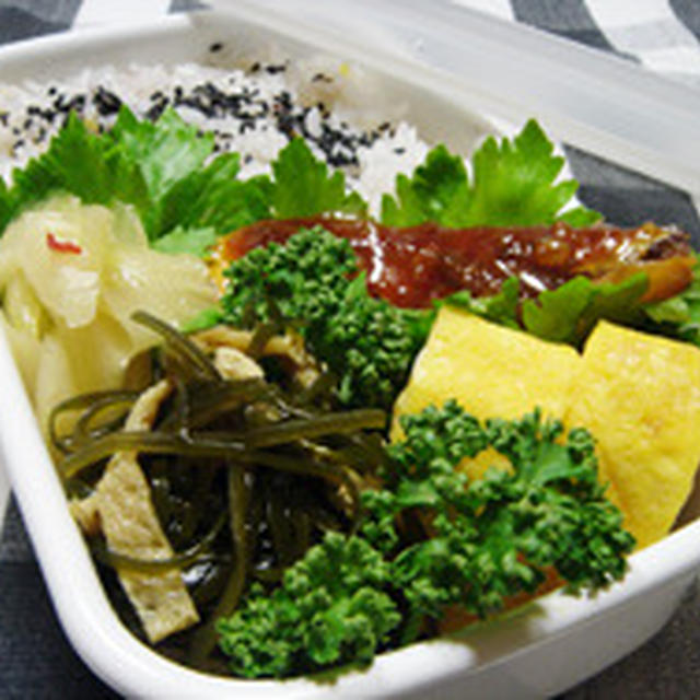 セロリのキンピラ・サバの韓国風味・・・お弁当♪