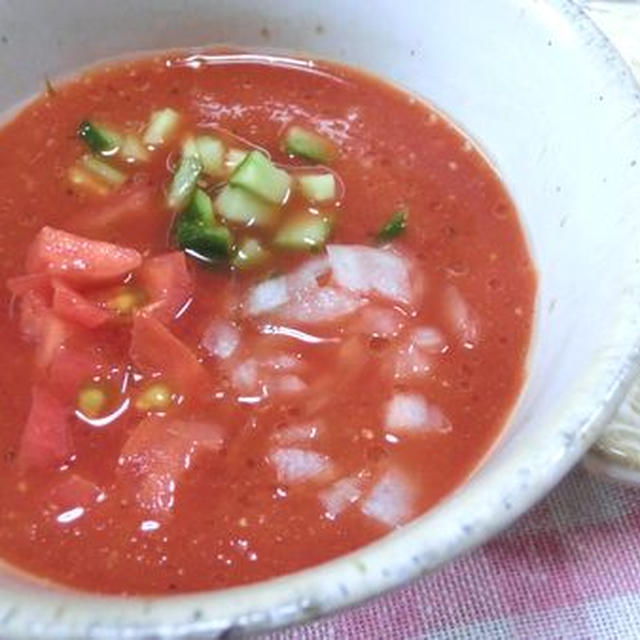 切るだけ混ぜるだけ、トマトジュースで簡単☆　ガスパチョ風だれでつけ麺