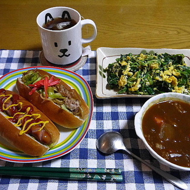 【朝食】ドックパン・ビーフシチュウ・ほうれん草とたまごの炒め物…