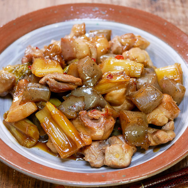 娘がお持ち帰りした「鶏肉とこんにゃくの簡単煮込み風」&「台風の日のお昼ご飯は家でカップラーメンでした」