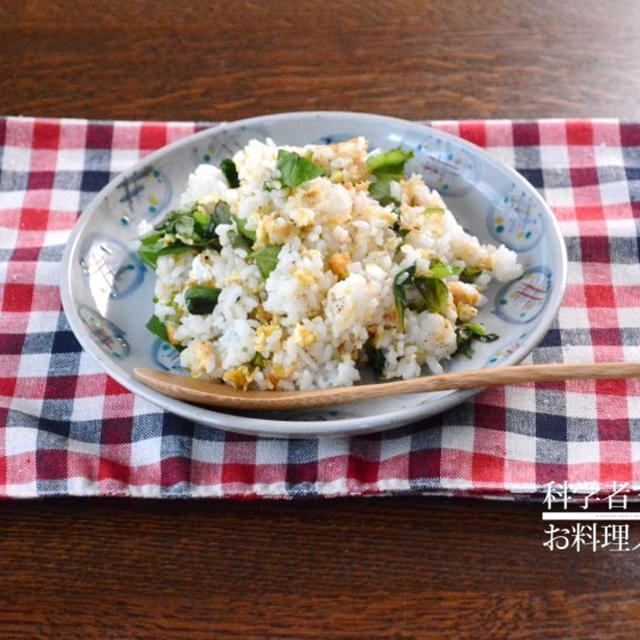 バジルと玉子のチャーハンで朝ごはん