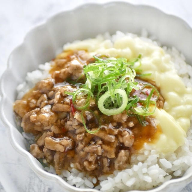 カンタン3分！ひき肉のピリ辛チーズ丼