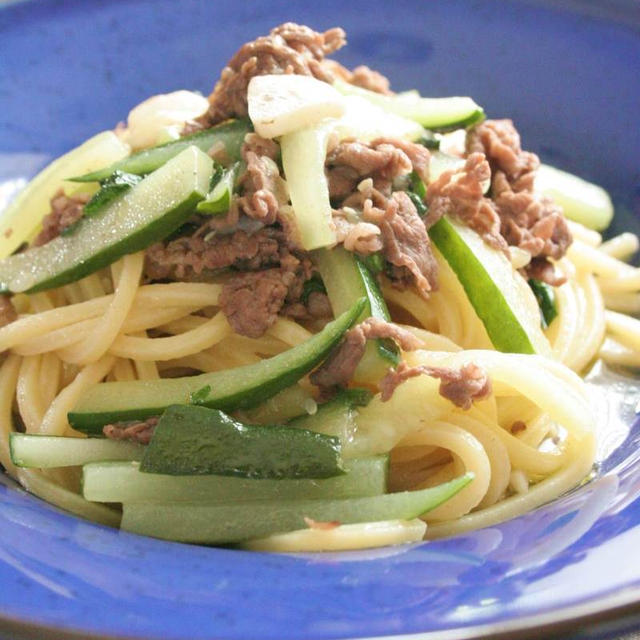 牛肉とキュウリのパスタ