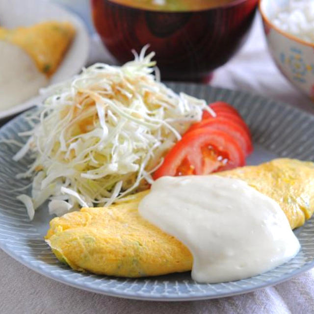 週末のブランチ☆ネギ入りオムレツにベシャメルソースかけたヤツ