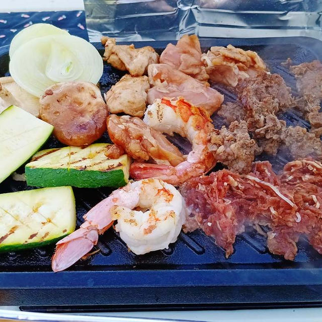 私の誕生日ディナーはデッキで初BBQ ～ ワインはこぼれお皿が割れたけれど