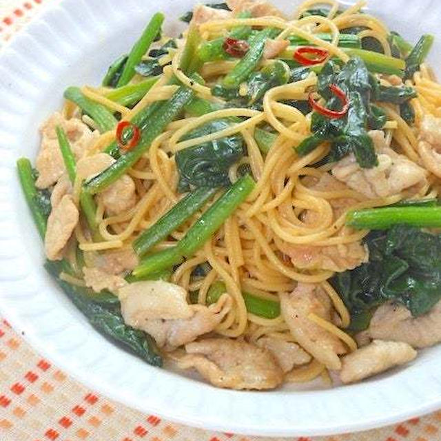 フーディストノート掲載！ほうれん草と豚肉のにんにくバター醤油炒めでペペロンチーニ。