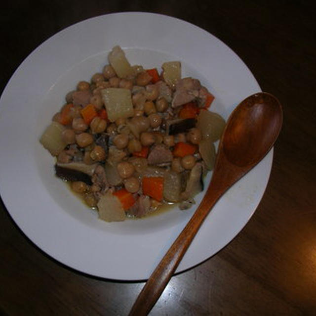 野菜とひよこ豆の煮物