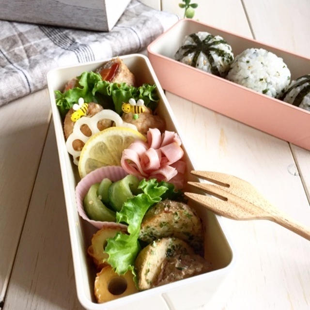 娘の遠足弁当。どこにでも入るし、何でもかぶる……