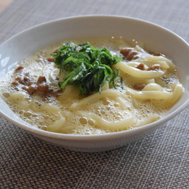 ごはんが炊けていない時、特急でできる、冷凍うどんで釜玉納豆うどん｜今年の親子の日は、7月26日（日）。親子でオムライスを作ろう！作戦やります