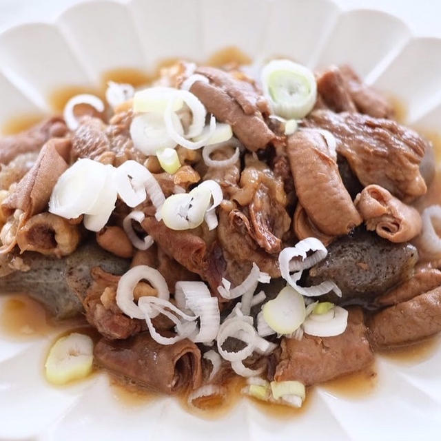牛すじと豚もつ煮込みでおうちごはん