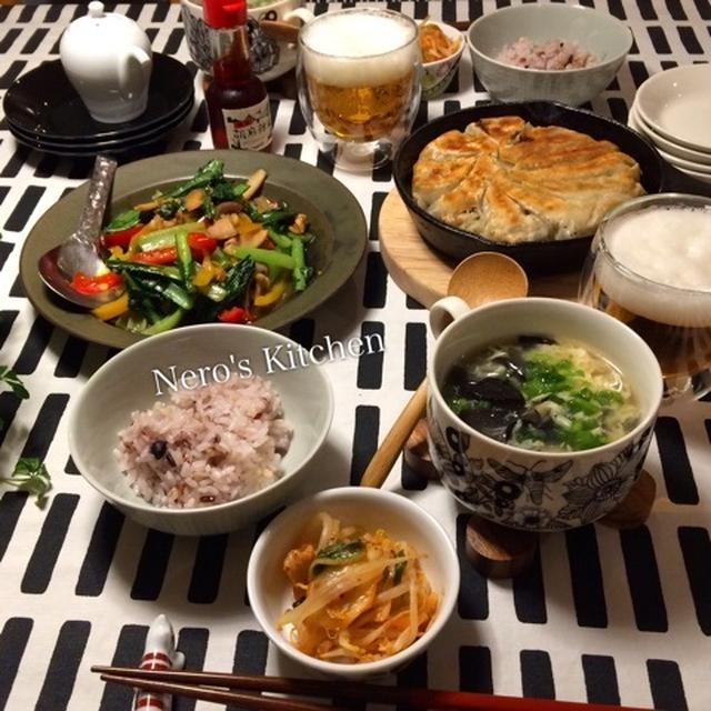 鉄鍋餃子・小松菜とクルミの炒めもの・キクラゲと卵のスープ♪