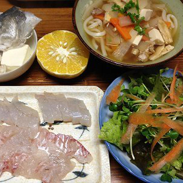 刺身２種。すずきの魚ちり。水菜の漬物。たこ干し大根。邪魔するきなこ