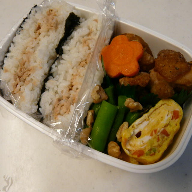 お弁当（おにぎらず＆鶏のから揚げ）
