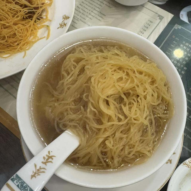 香港旅行（３）香港観光とご当地グルメ「エビワンタン麺」を食す