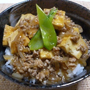 厚揚げと挽き肉の、ほんのりカレー丼