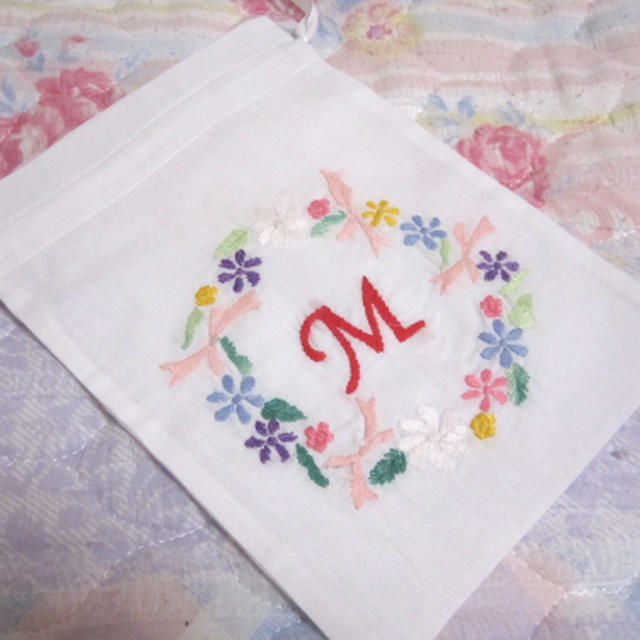 カラフル刺繍のコットン巾着ポーチ