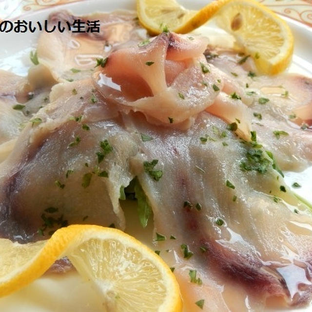 リパリ島のホテルのプールサイドでランチ～♪