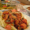特製ミートソーススパゲティと温野菜サラダ。