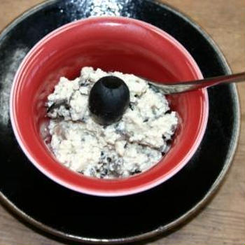 豆腐と黒オリーブのサラダ