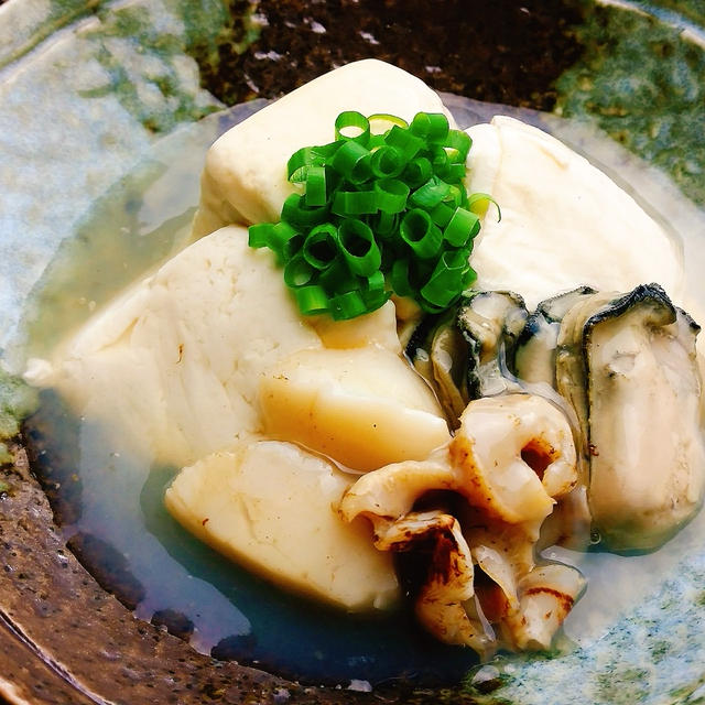 牡蠣とホタテの銀餡で食べる温豆腐