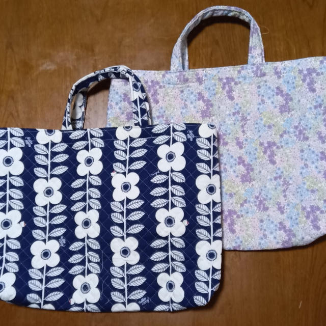 レッスンバックと巾着でーきた。