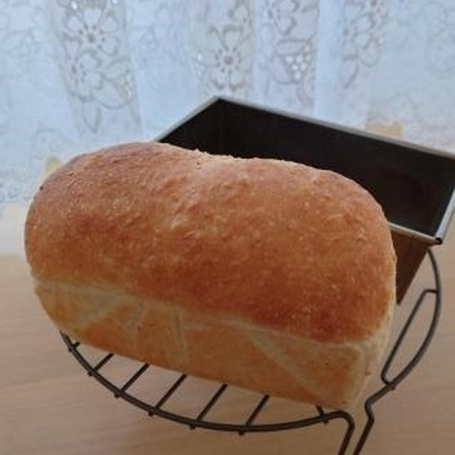 塩麴白ごま食パン🎵