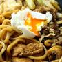 「すき焼き風の“肉うどん”　＊とろりん卵入り」と“つくれぽ”
