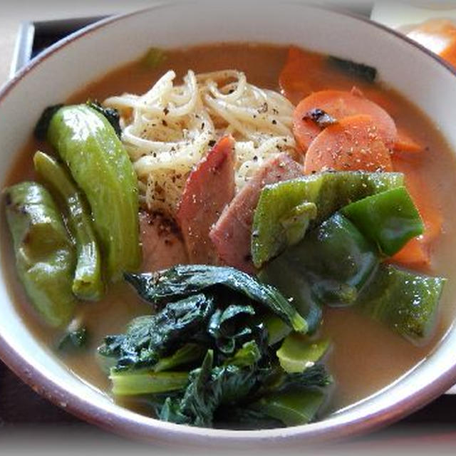 野菜たっぷりカロリーハーフの味噌ラーメン