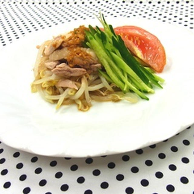 ★ゆで鶏とたっぷり野菜のピリ辛ゴマダレ★