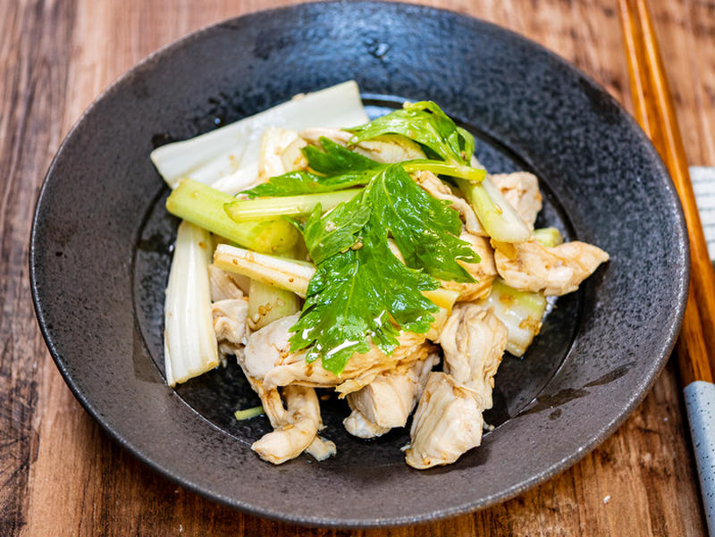 鶏ささ身肉とセロリの和風ドレッシング和え&「長女のリクエストのランチはラーメンでした」