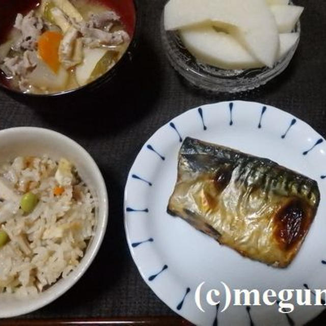 かやくご飯と豚汁と塩サバの夕食