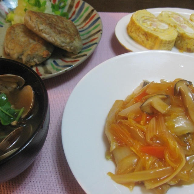 今日の晩御飯（鱈の甘酢あんかけ、レンコンハンバーグ、甘海老入り出汁巻き卵、浅利の味噌汁）