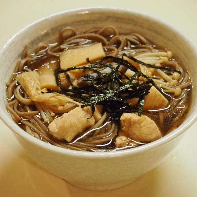 鶏肉ときのこのお蕎麦。