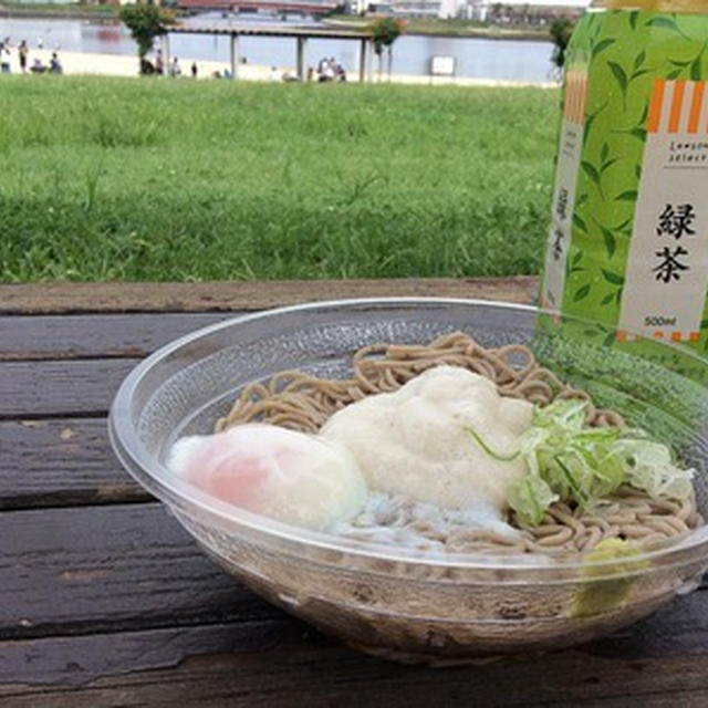 浜辺で昼ごはーん