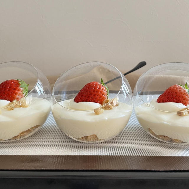 とっても可愛い♡なめらかレアチーズ🍓【いちごのレアチーズ】