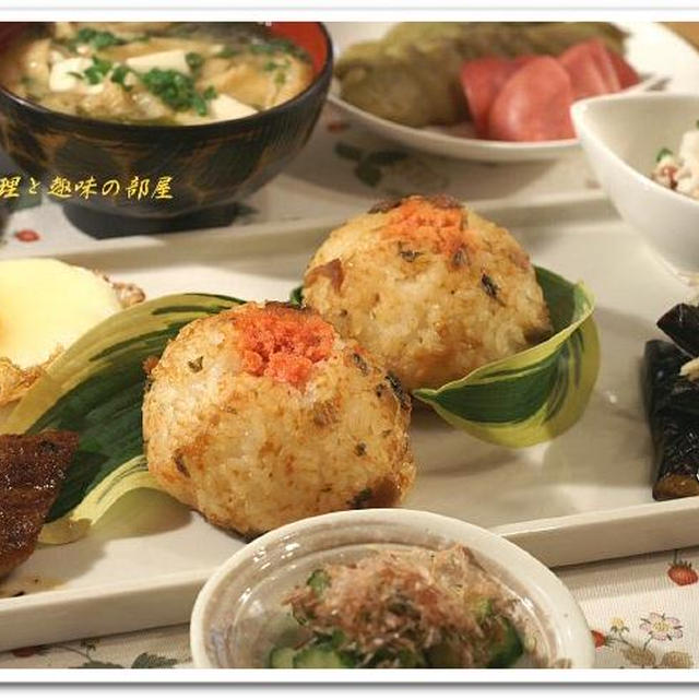 《ワンプレート朝ご飯》甘辛味噌のタラコ焼きおにぎり他です。