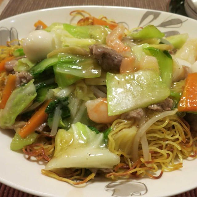 極細麺で餡かけ焼きそば　と　ロウバイカリカンサスの花♪