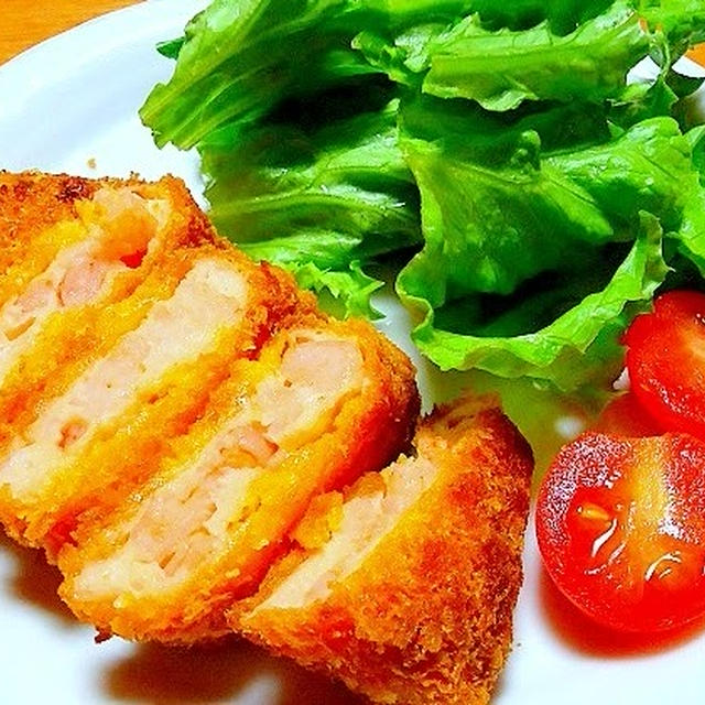 プリプリの食感がたまらない・クセになりそうな " 海老かつ "  