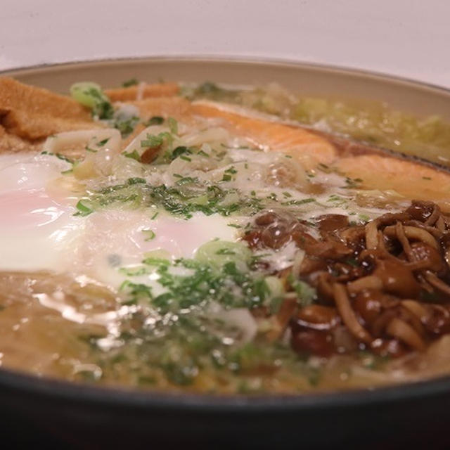 ★鮭一切れでグ～ンと変わる鮭キャベ鍋焼きうどん