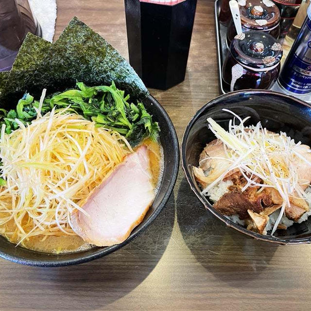 ねぎらーめんをほうれん草増しで啜る 〜トロトロバラ肉丼〜
