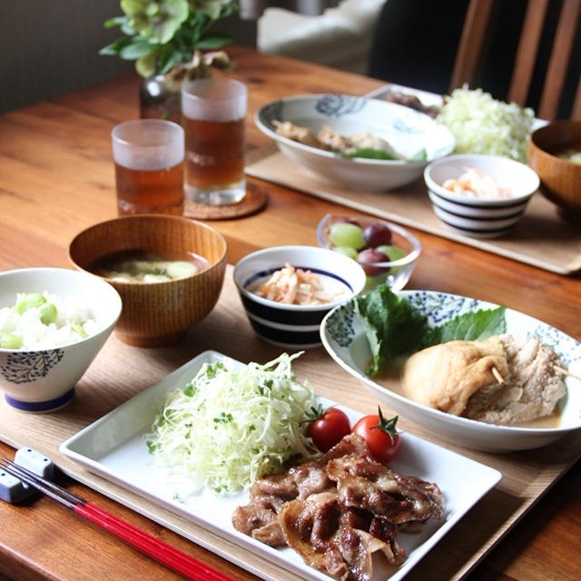 豚肉の生姜焼き。豆腐の巾着煮とか。