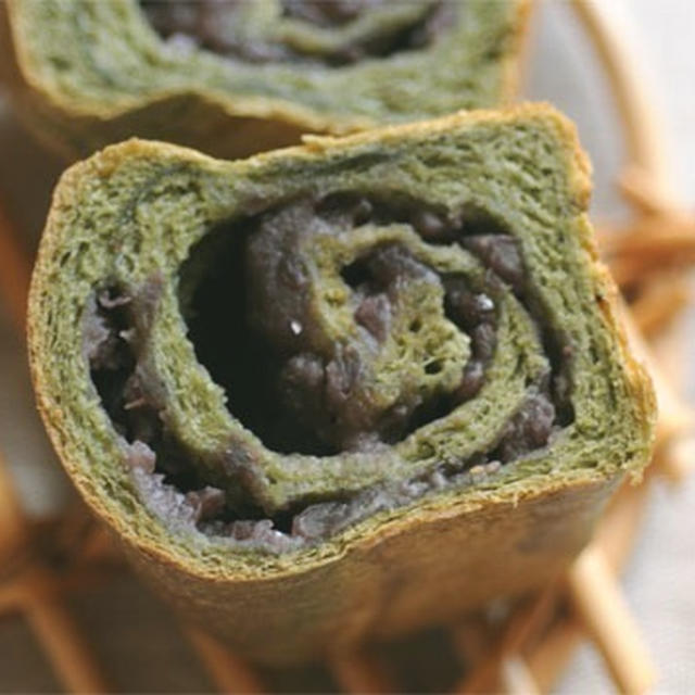 ミニ食パン　（あんこロールよもぎパン）