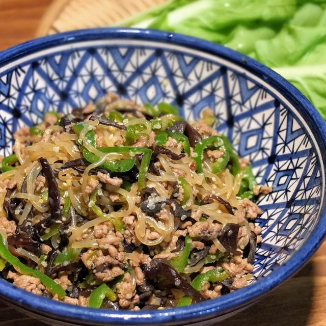 ごま油が芳ばしい　ひき肉と糸こんにゃく炒め