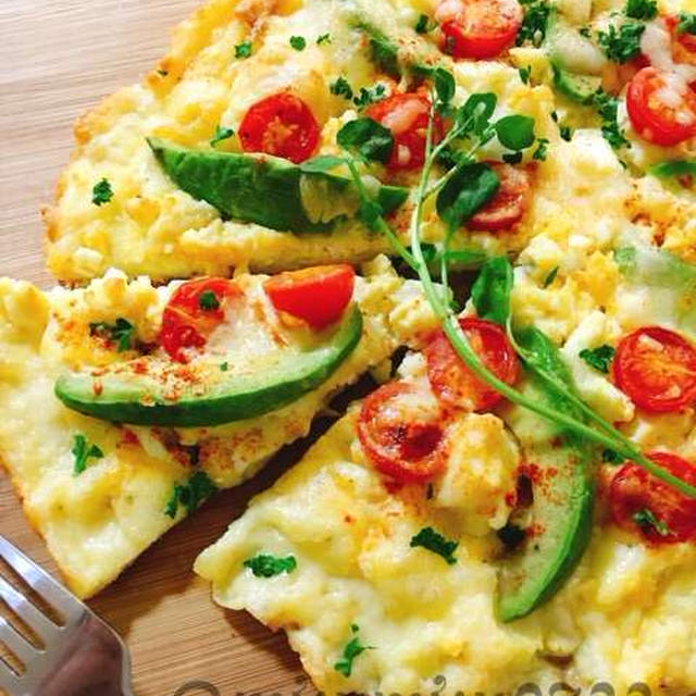 チーズと卵の低糖質ピザ(アボカドたまごピザ)