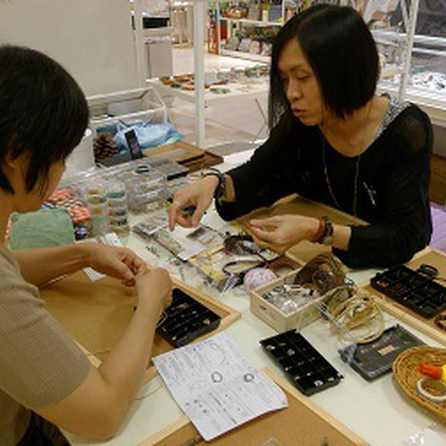 初めてご予約いただいた西武渋谷のくりくりシブヤ店での「くりくりの小さな教室」で私が行っているラップブレスレット制作のワークショップ～☆無事終了いたしました～！！　-2-